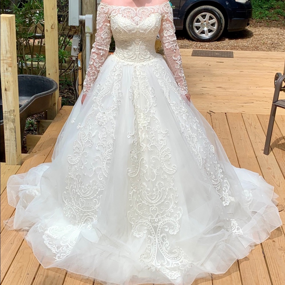 Wedding Gown - Picture 2 of 11